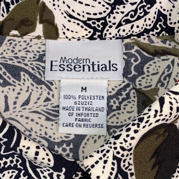 Red Rose and Lace Bottom Down Blouse - Picture 3 of 4